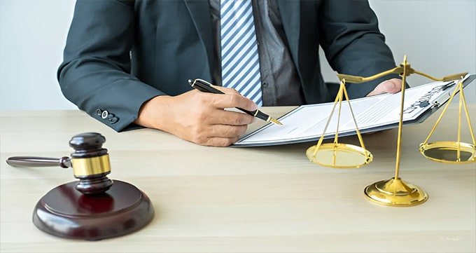 معیارهای انتخاب وکیل جهت حل سریع مشکلات حقوقی در تهران