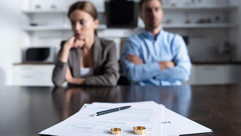 تکلیف لوازمی که آقا بدون اجازه همسر خود فروخته باشد چیست؟