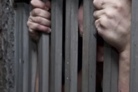 اگر فردی بازداشت شود اما بعد بی گناهی او ثابت شده و تبرئه شود آیا می تواند مطالبه خسارت کند؟