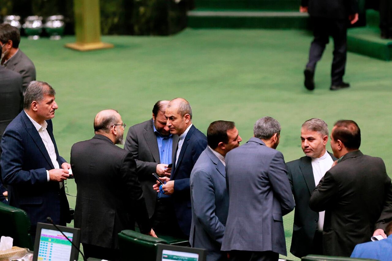 الزامی بودن رعايت مصوبات پولی و بانكی بانك مركزی توسط موسسات مالي  واعتباری وصندوق­های قرض الحسنه