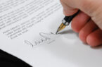 واگذاری امضای اسناد  و اوراق تعهدآور  از طرف هیات مدیره  به مدیر عامل