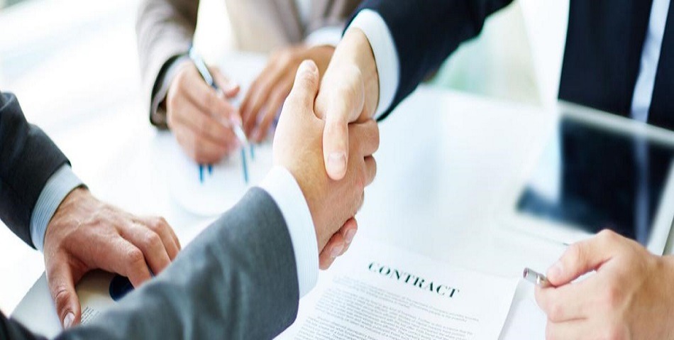 ۸ سوال ضروری که قبل از قرارداد با وکیل باید بدانید!